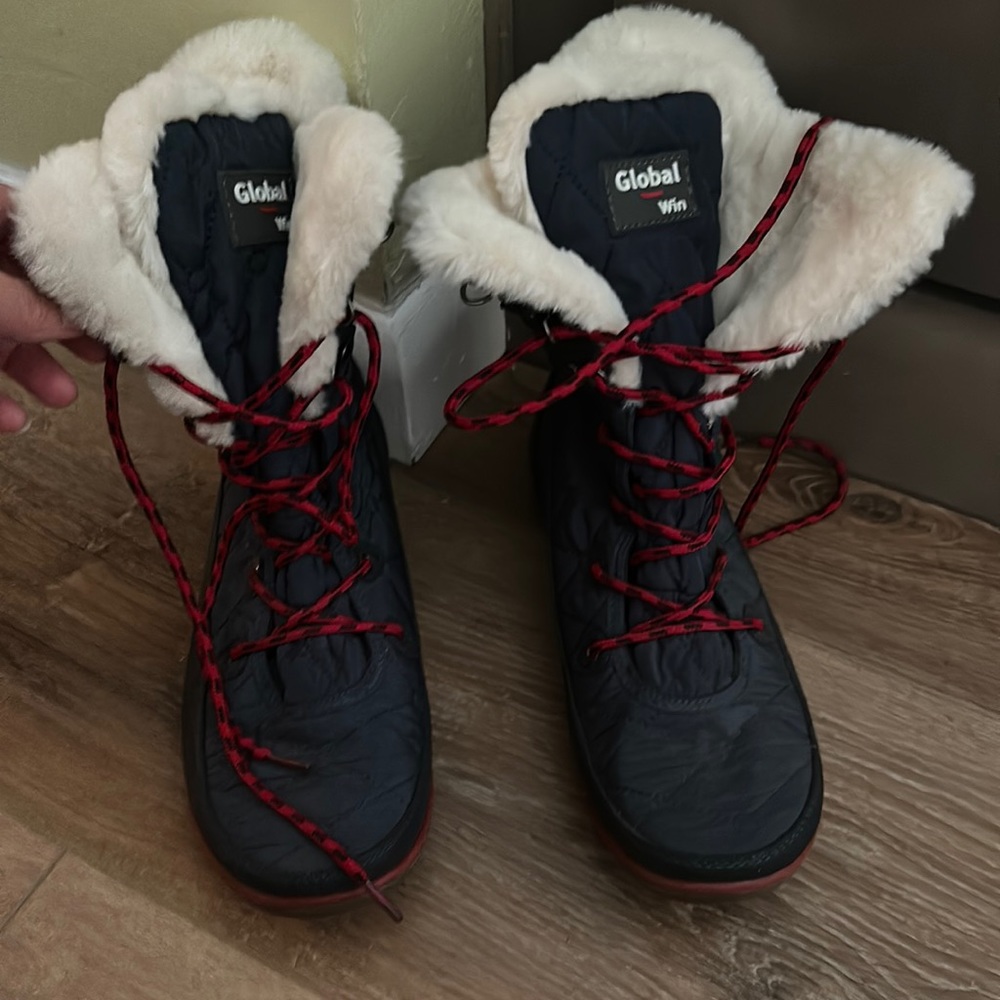 Global win winter boots size 8 PRACTICALLY Brand new